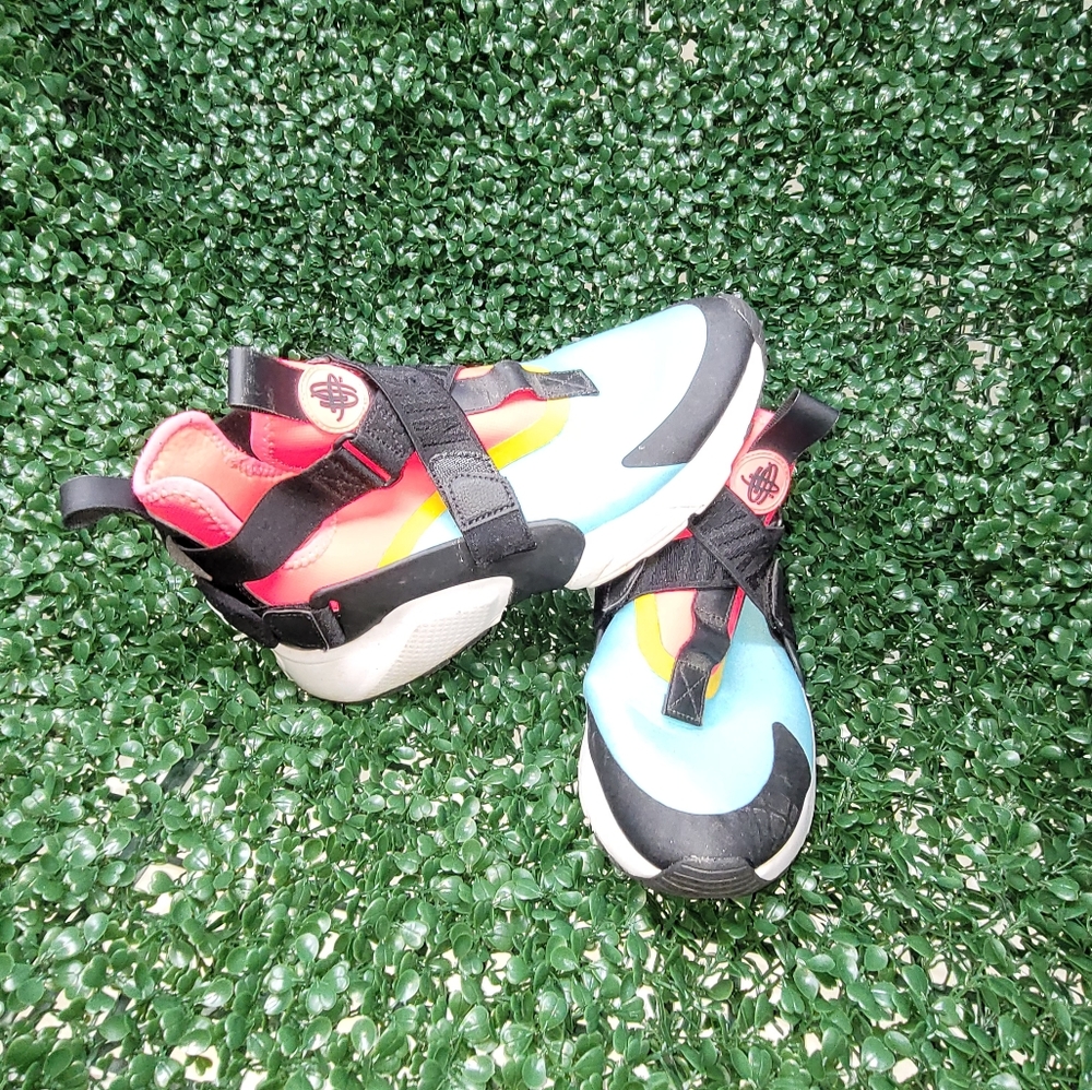 Nike Air Huarache City Multicolor Women's Sneakers
